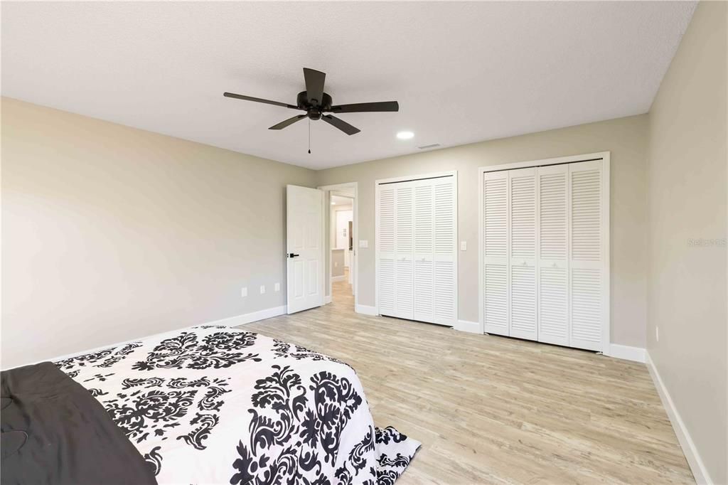 En Venta: $799,000 (4 camas, 2 baños, 3371 Pies cuadrados)