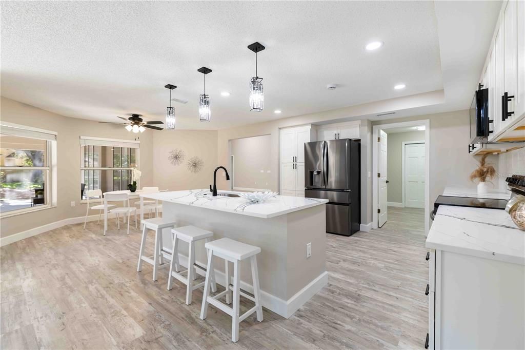 En Venta: $799,000 (4 camas, 2 baños, 3371 Pies cuadrados)