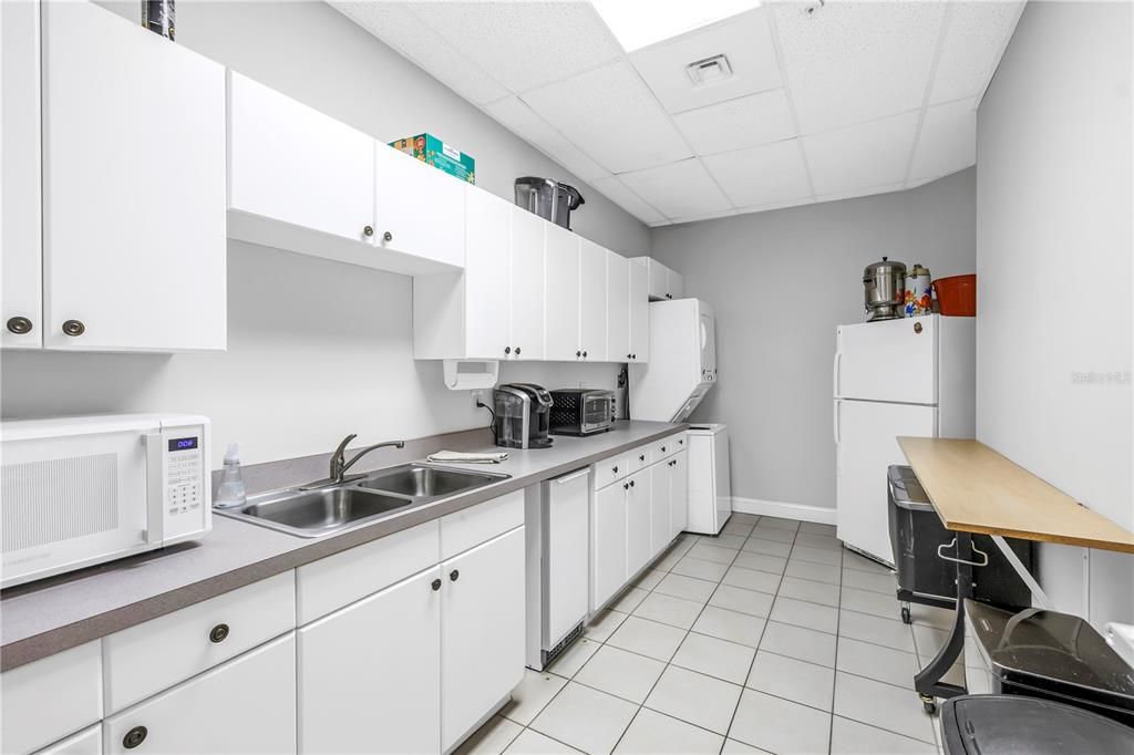 待售: $1,724,000 (3 贝兹, 2 浴室, 2600 平方英尺)