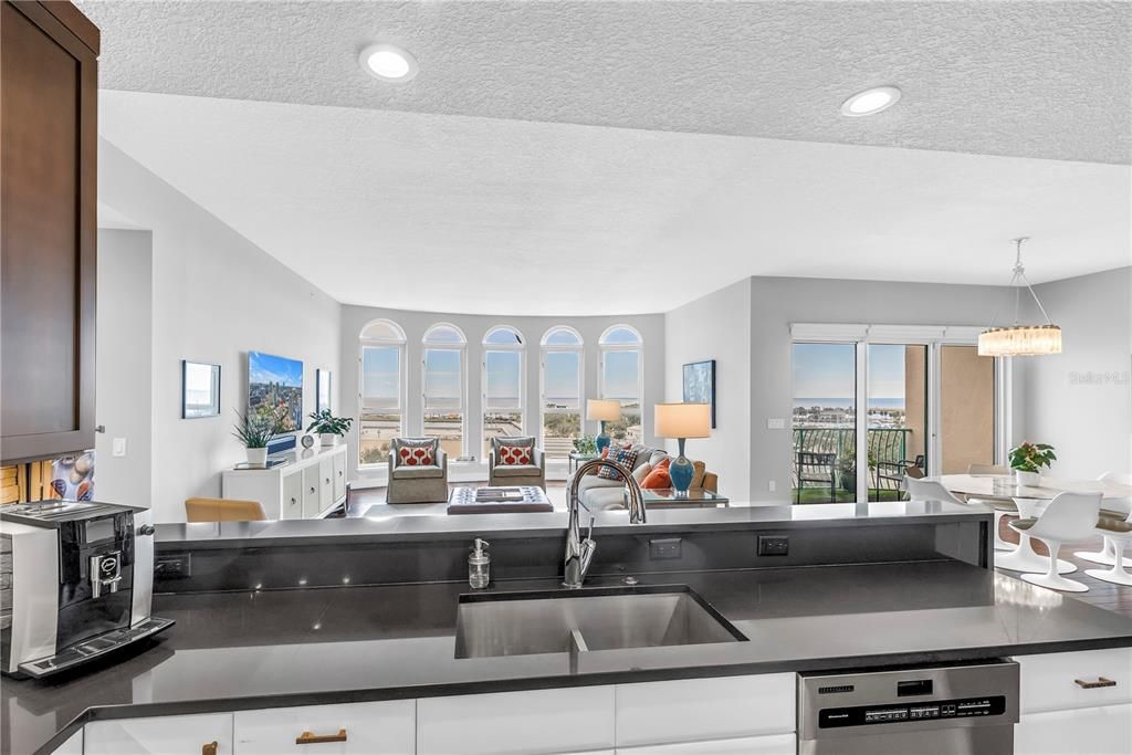 待售: $1,724,000 (3 贝兹, 2 浴室, 2600 平方英尺)