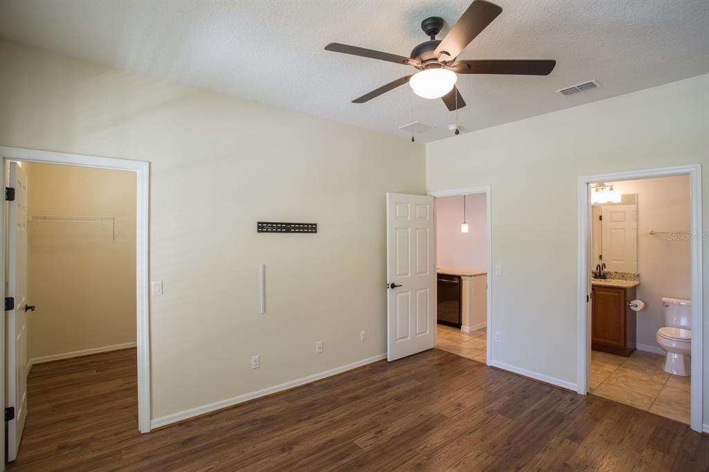 Active With Contract: $2,700 (4 beds, 3 baths, 1813 Square Feet)