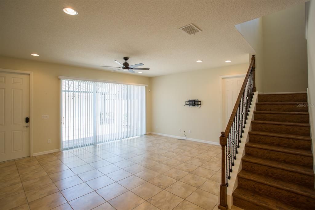 Active With Contract: $2,700 (4 beds, 3 baths, 1813 Square Feet)