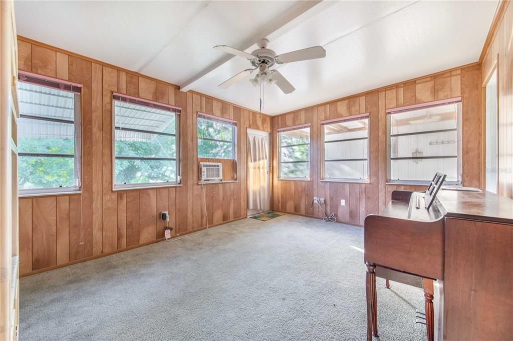 Active With Contract: $215,000 (4 beds, 2 baths, 1492 Square Feet)