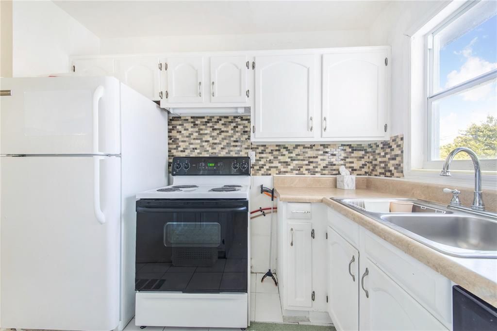 Active With Contract: $215,000 (4 beds, 2 baths, 1492 Square Feet)