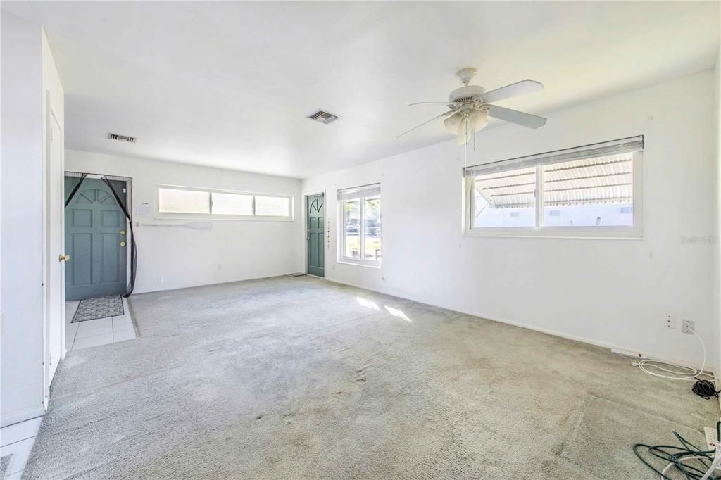 Active With Contract: $215,000 (4 beds, 2 baths, 1492 Square Feet)