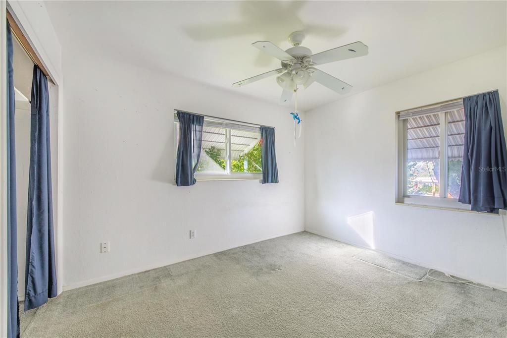 Active With Contract: $215,000 (4 beds, 2 baths, 1492 Square Feet)