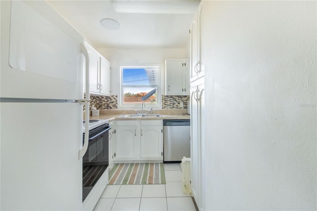 Active With Contract: $215,000 (4 beds, 2 baths, 1492 Square Feet)