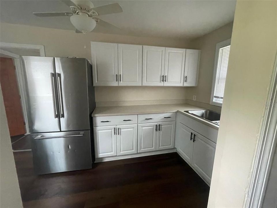 出租: $1,375 (2 贝兹, 1 浴室, 780 平方英尺)