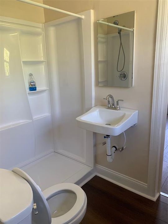 出租: $1,375 (2 贝兹, 1 浴室, 780 平方英尺)