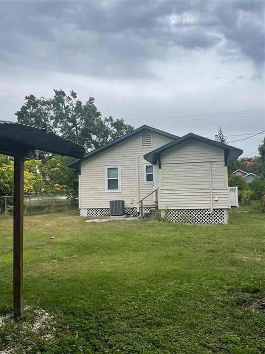 出租: $1,375 (2 贝兹, 1 浴室, 780 平方英尺)