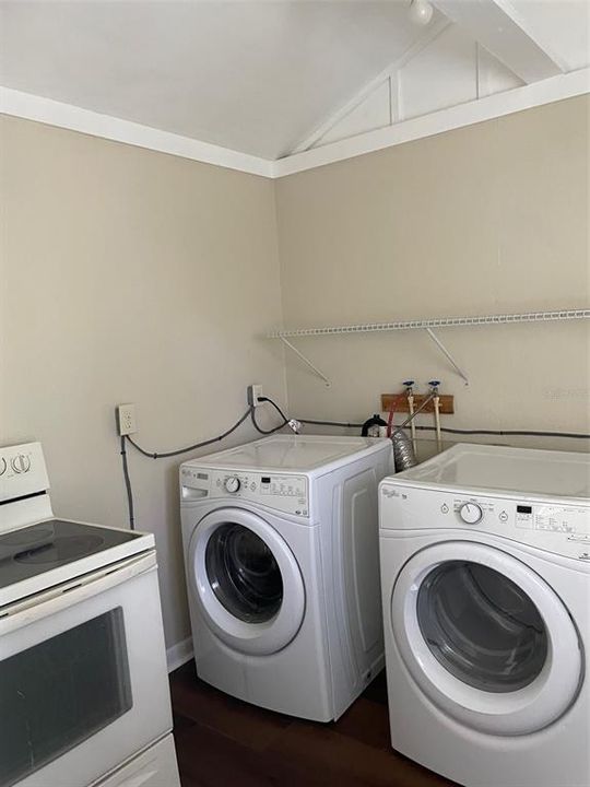 出租: $1,375 (2 贝兹, 1 浴室, 780 平方英尺)