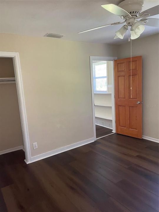 出租: $1,375 (2 贝兹, 1 浴室, 780 平方英尺)