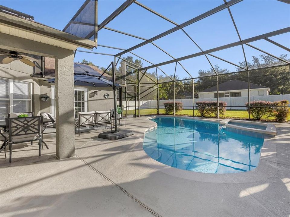 Active With Contract: $470,000 (3 beds, 2 baths, 1738 Square Feet)