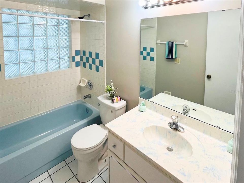 For Rent: $2,400 (3 beds, 2 baths, 2128 Square Feet)