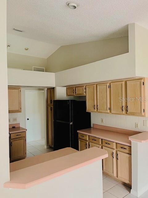 For Rent: $2,400 (3 beds, 2 baths, 2128 Square Feet)