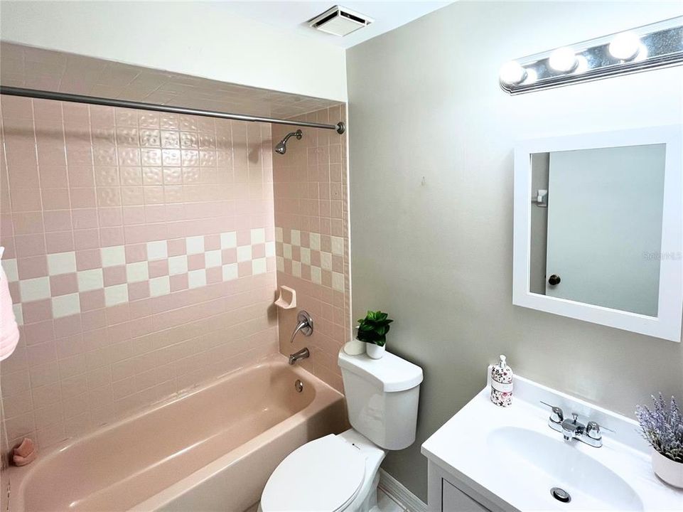 For Rent: $2,400 (3 beds, 2 baths, 2128 Square Feet)