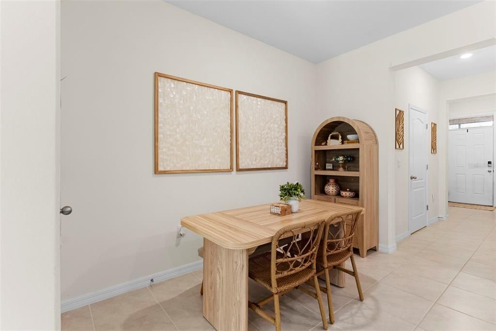 На продажу: $299,000 (3 спален, 2 ванн, 1660 Квадратных фут)