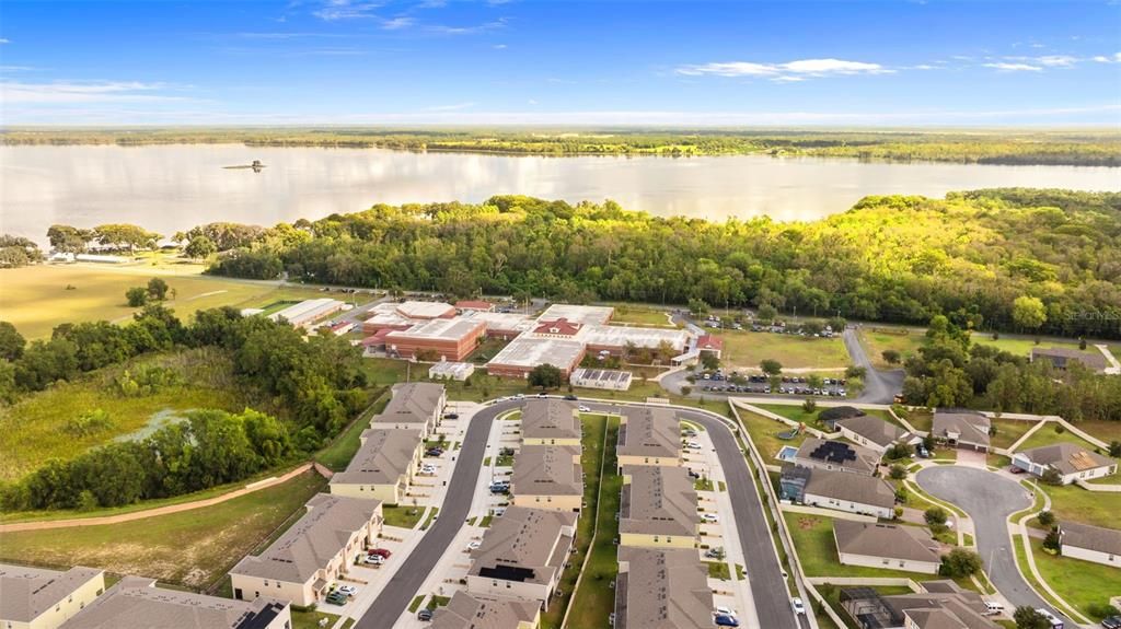 На продажу: $299,000 (3 спален, 2 ванн, 1660 Квадратных фут)