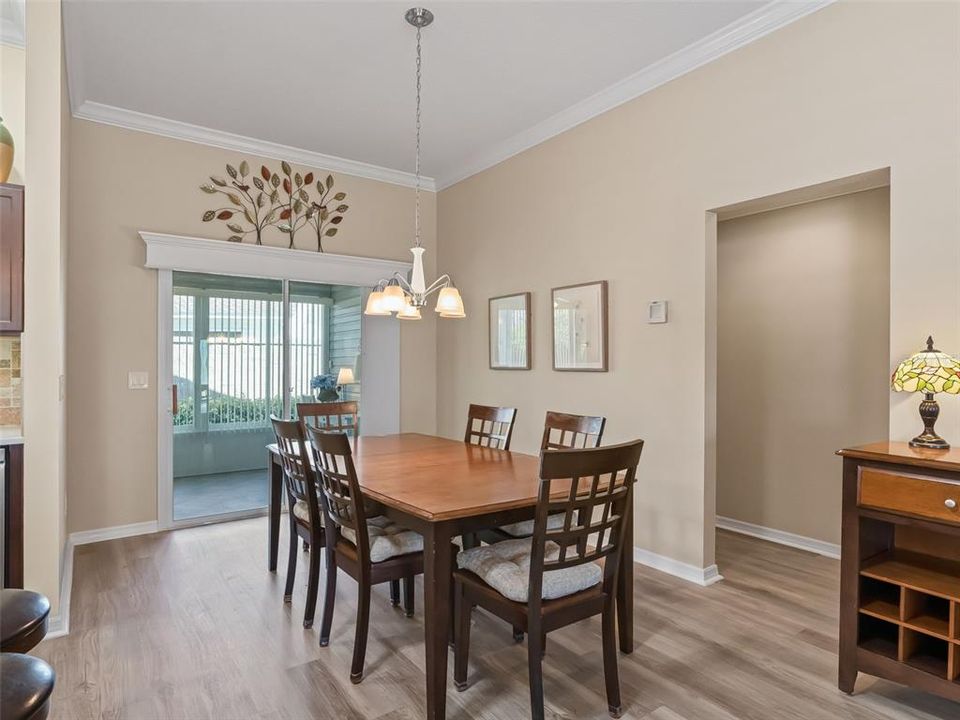 合同活跃: $425,000 (3 贝兹, 2 浴室, 1611 平方英尺)