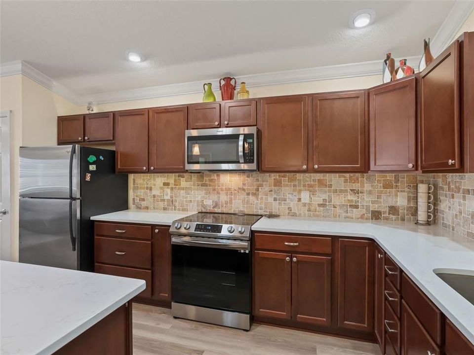 合同活跃: $425,000 (3 贝兹, 2 浴室, 1611 平方英尺)