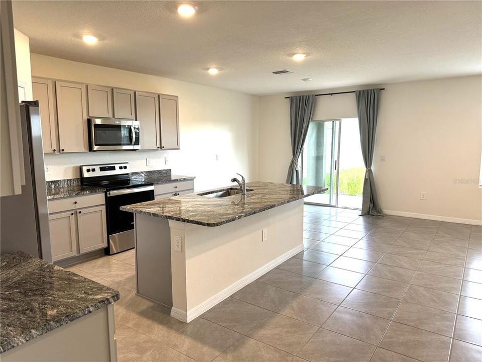 For Rent: $3,300 (5 beds, 3 baths, 2631 Square Feet)