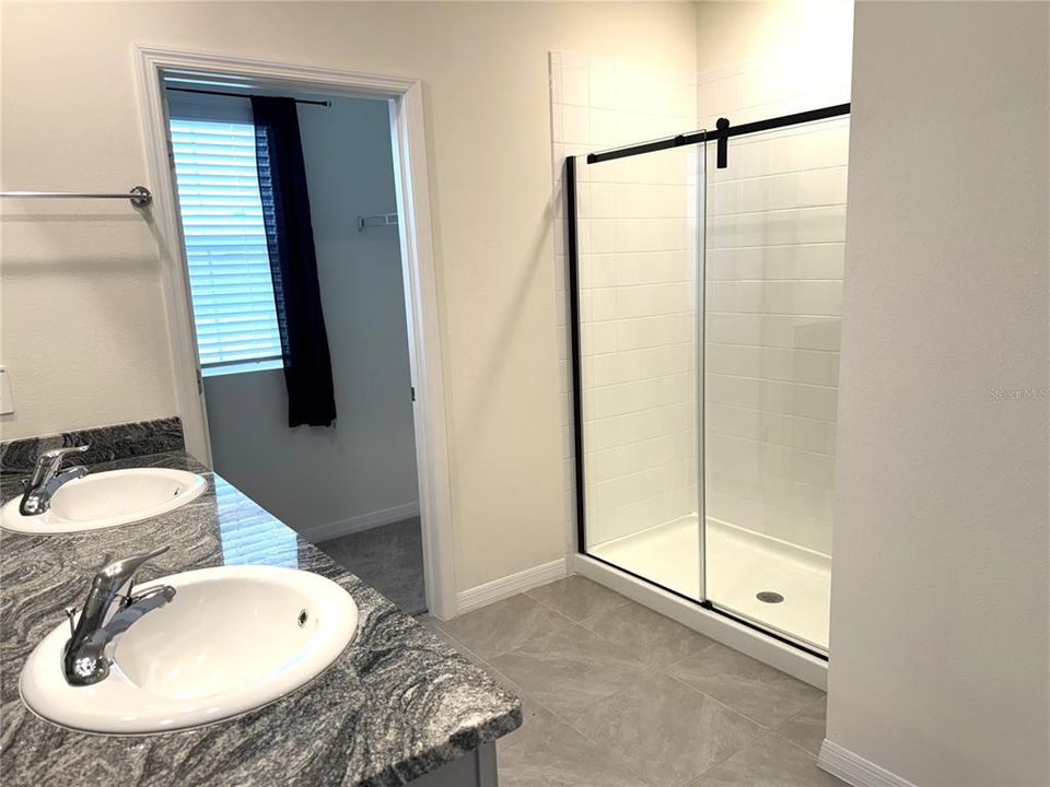 For Rent: $3,300 (5 beds, 3 baths, 2631 Square Feet)