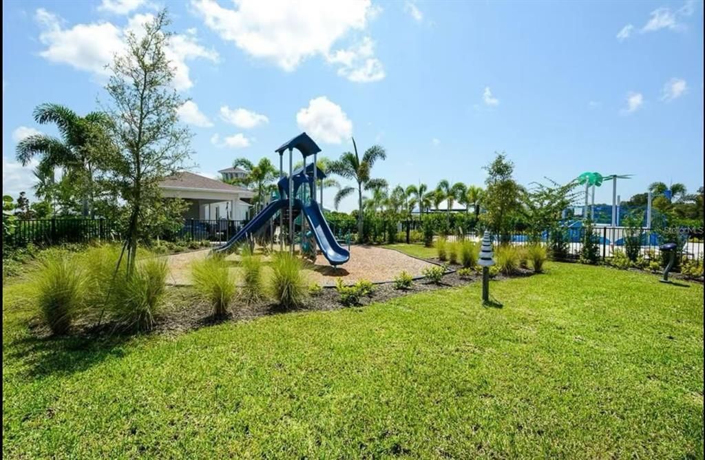 For Rent: $3,300 (5 beds, 3 baths, 2631 Square Feet)