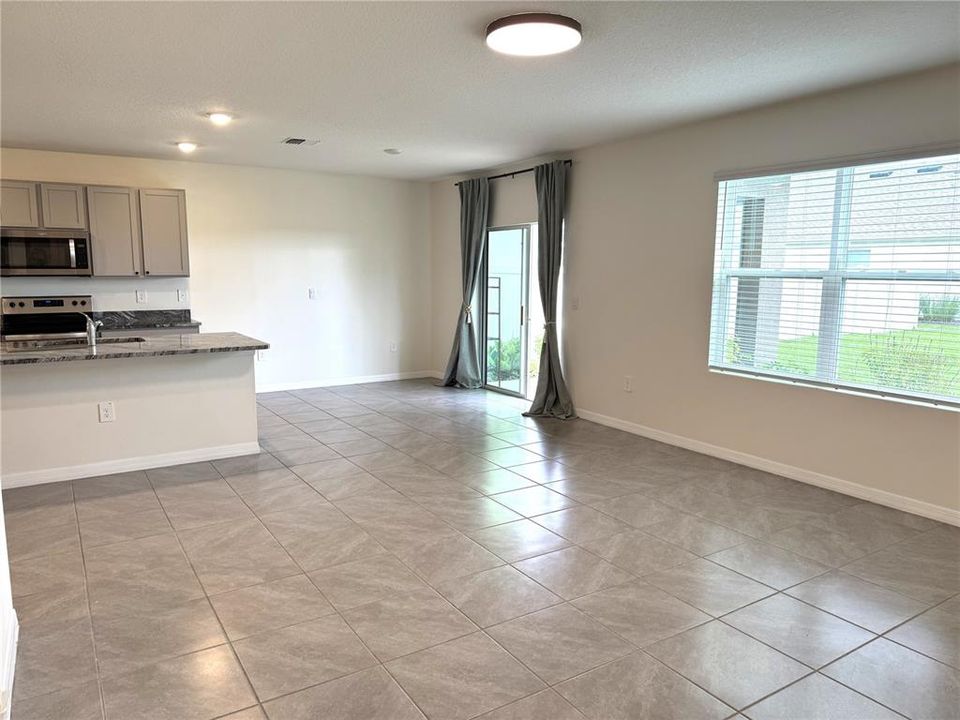 For Rent: $3,300 (5 beds, 3 baths, 2631 Square Feet)