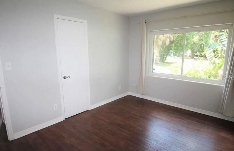 Под контрактом: $2,000 (3 спален, 1 ванн, 1113 Квадратных фут)