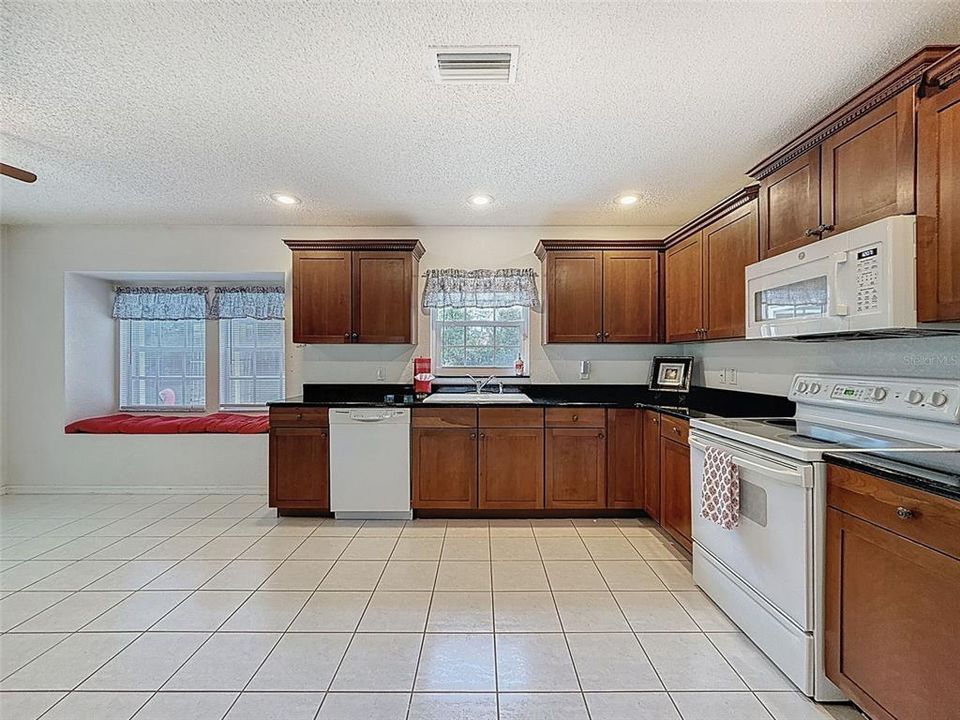 For Sale: $380,000 (3 beds, 2 baths, 1614 Square Feet)