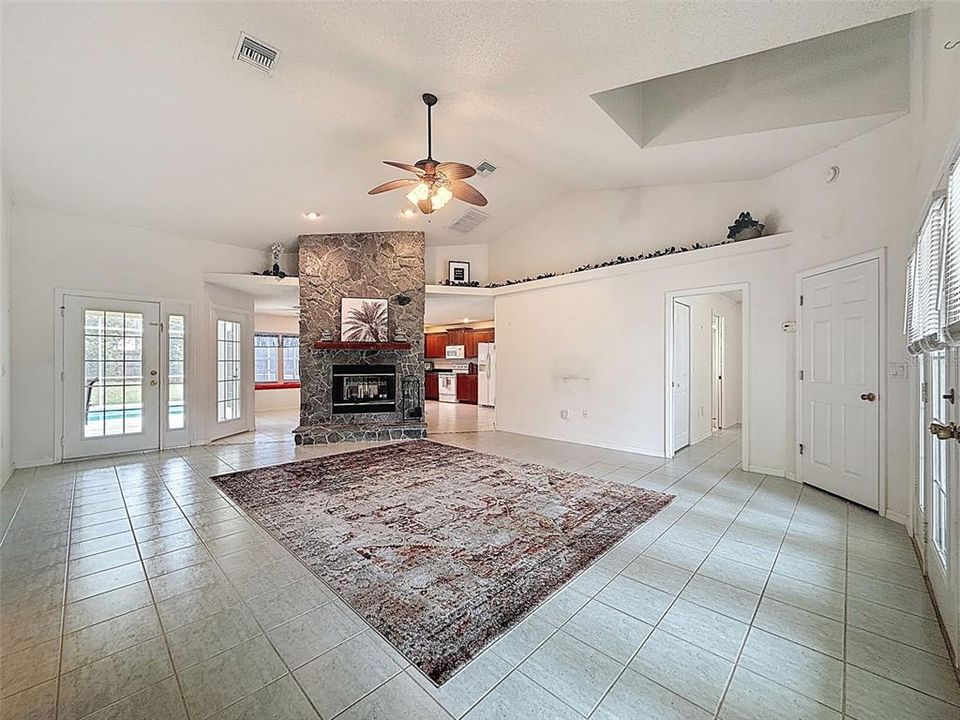 For Sale: $380,000 (3 beds, 2 baths, 1614 Square Feet)