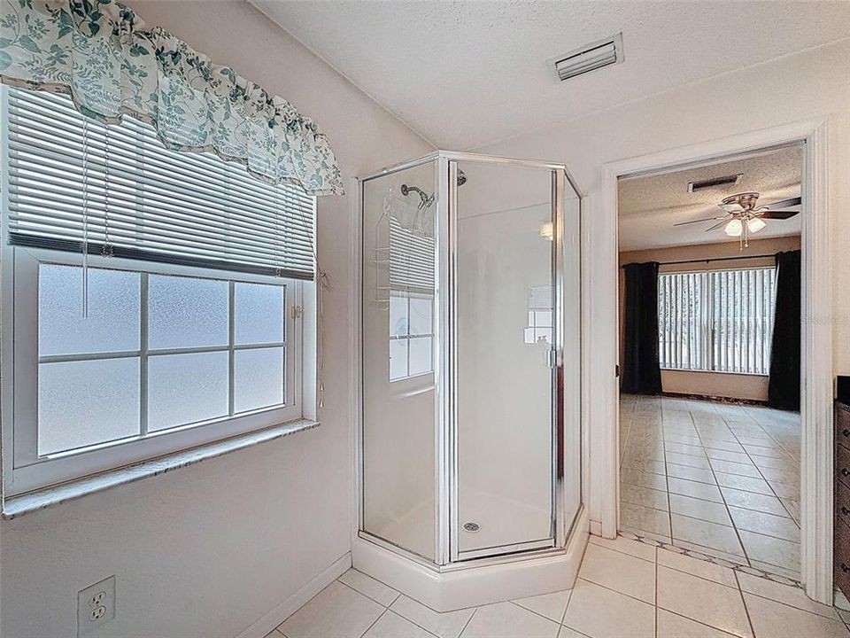 For Sale: $380,000 (3 beds, 2 baths, 1614 Square Feet)