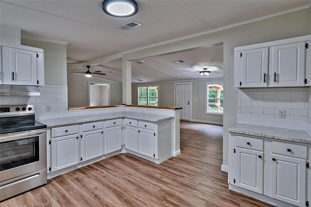 待售: $329,000 (3 贝兹, 2 浴室, 1890 平方英尺)