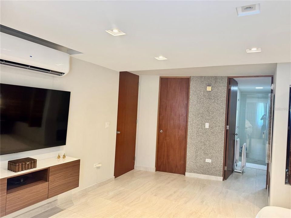 На продажу: $1,569,000 (4 спален, 3 ванн, 2700 Квадратных фут)