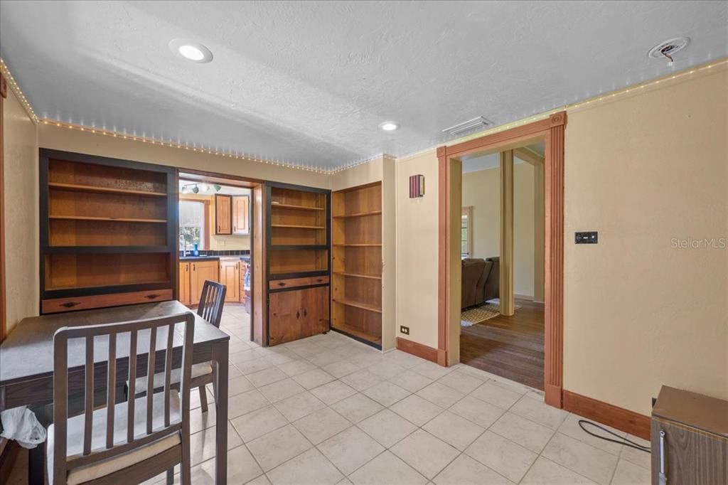 For Sale: $389,900 (3 beds, 2 baths, 1700 Square Feet)