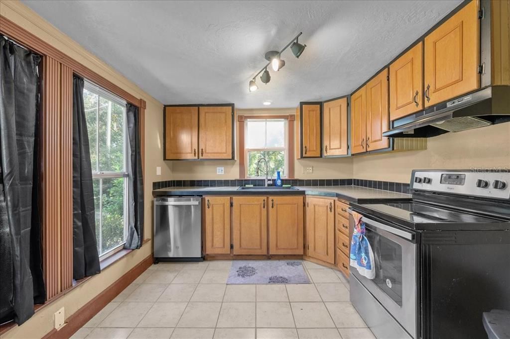 For Sale: $389,900 (3 beds, 2 baths, 1700 Square Feet)