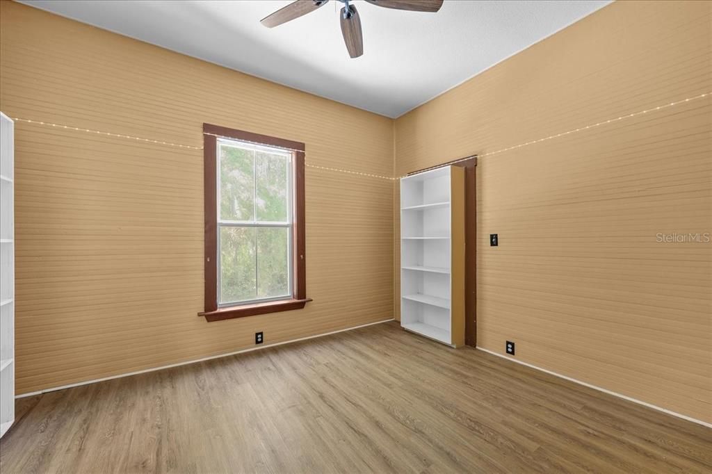 For Sale: $389,900 (3 beds, 2 baths, 1700 Square Feet)