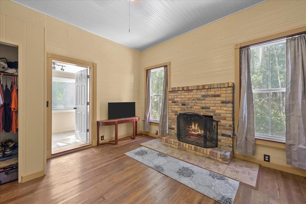 For Sale: $389,900 (3 beds, 2 baths, 1700 Square Feet)