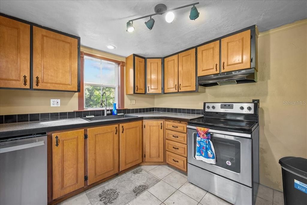 For Sale: $389,900 (3 beds, 2 baths, 1700 Square Feet)