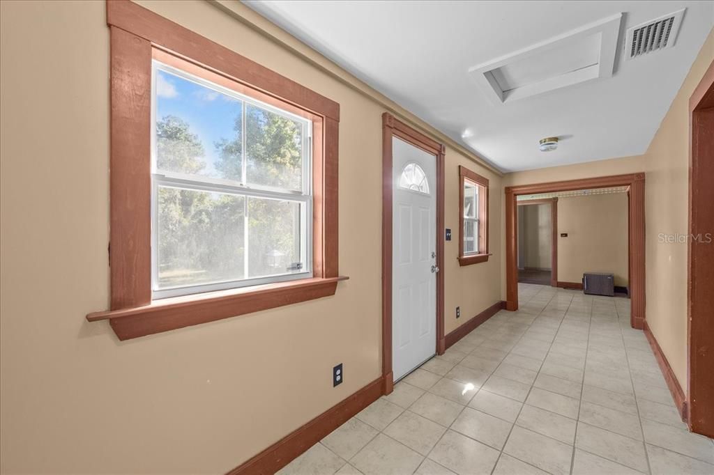 For Sale: $389,900 (3 beds, 2 baths, 1700 Square Feet)