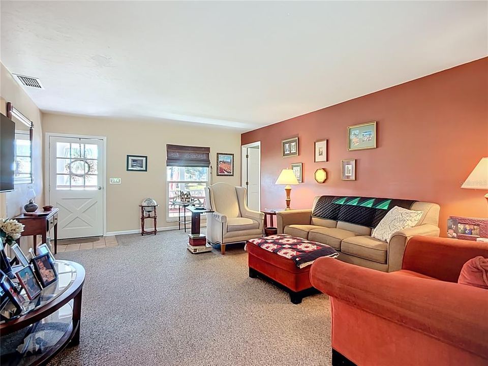 Active With Contract: $309,900 (2 beds, 2 baths, 1624 Square Feet)