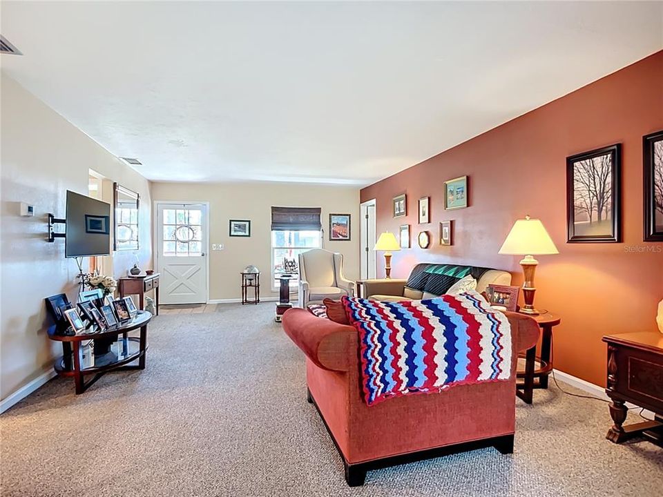 Active With Contract: $309,900 (2 beds, 2 baths, 1624 Square Feet)