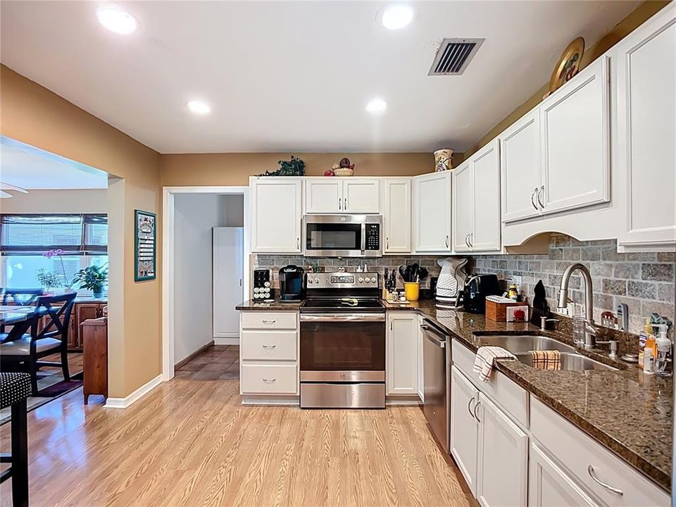 Active With Contract: $309,900 (2 beds, 2 baths, 1624 Square Feet)