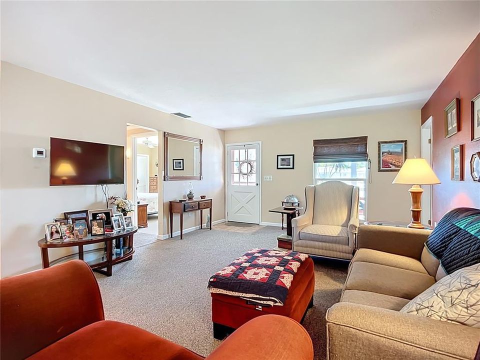 Active With Contract: $309,900 (2 beds, 2 baths, 1624 Square Feet)