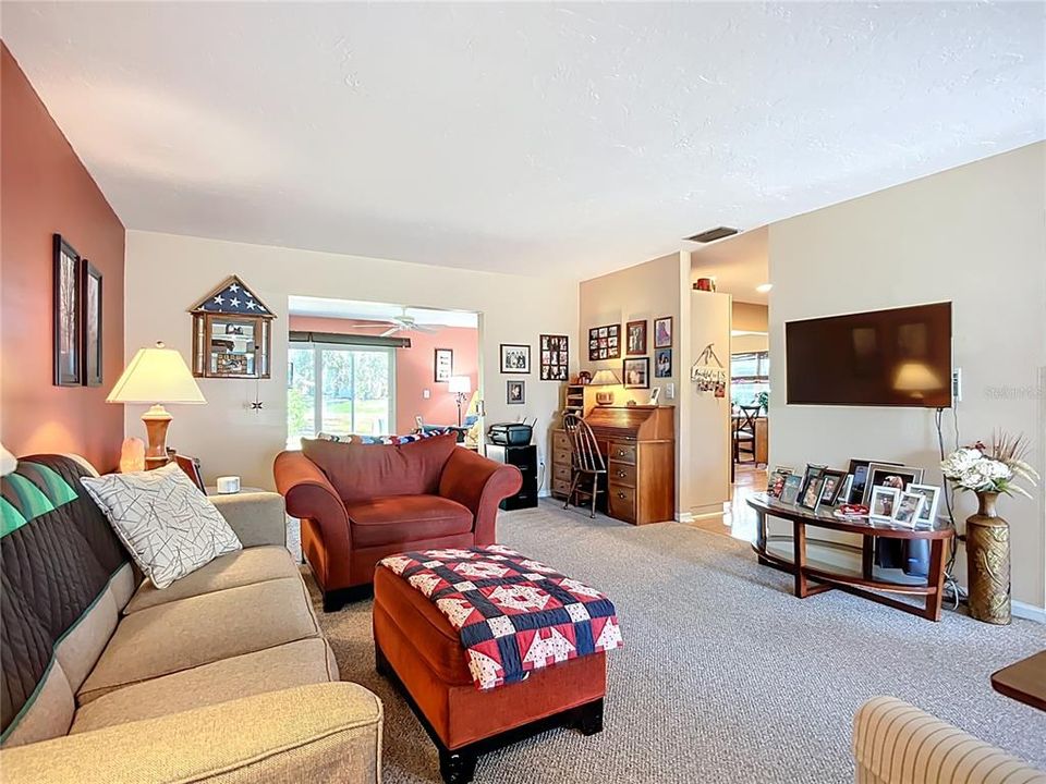 Active With Contract: $309,900 (2 beds, 2 baths, 1624 Square Feet)