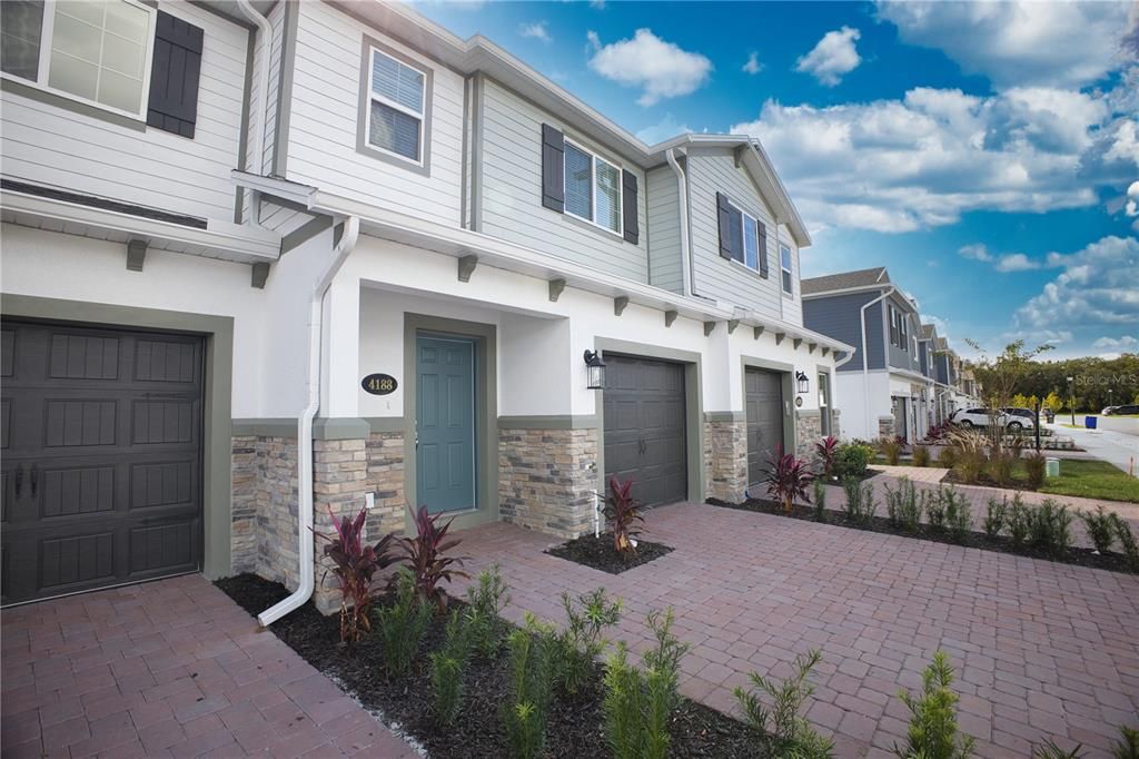 For Rent: $2,500 (3 beds, 2 baths, 1569 Square Feet)