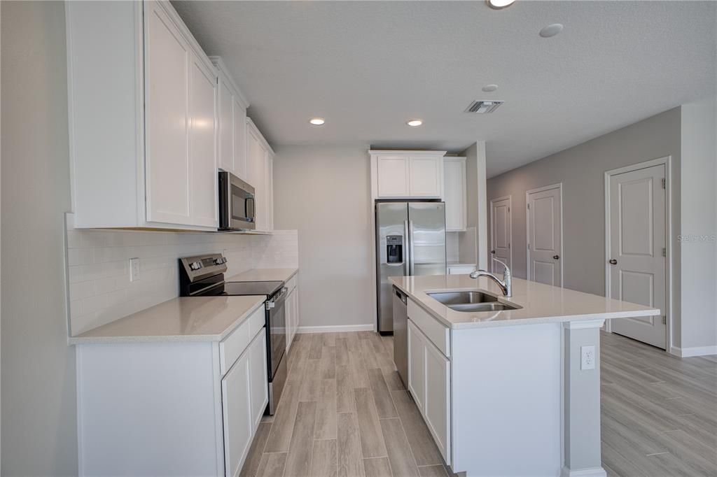 For Rent: $2,500 (3 beds, 2 baths, 1569 Square Feet)