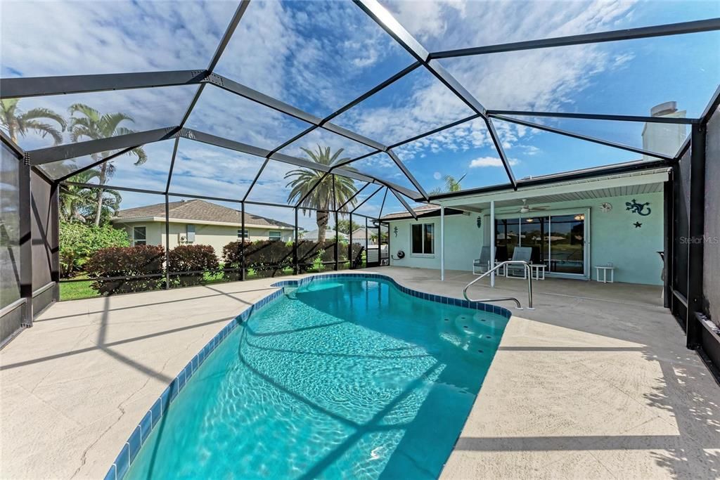 For Sale: $399,999 (2 beds, 2 baths, 1463 Square Feet)