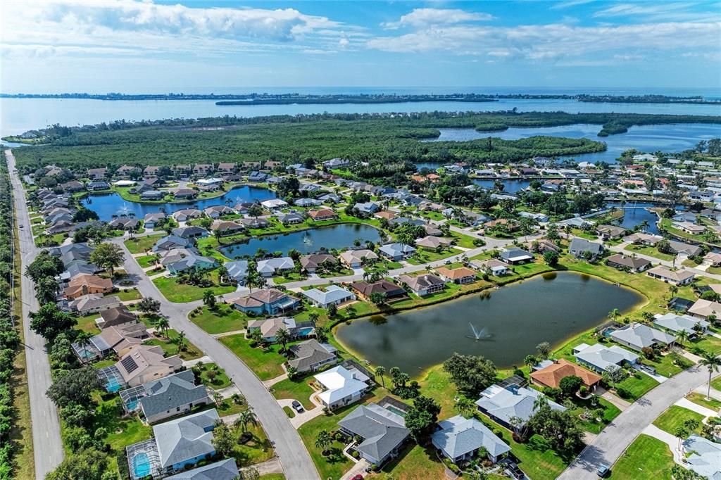 For Sale: $399,999 (2 beds, 2 baths, 1463 Square Feet)