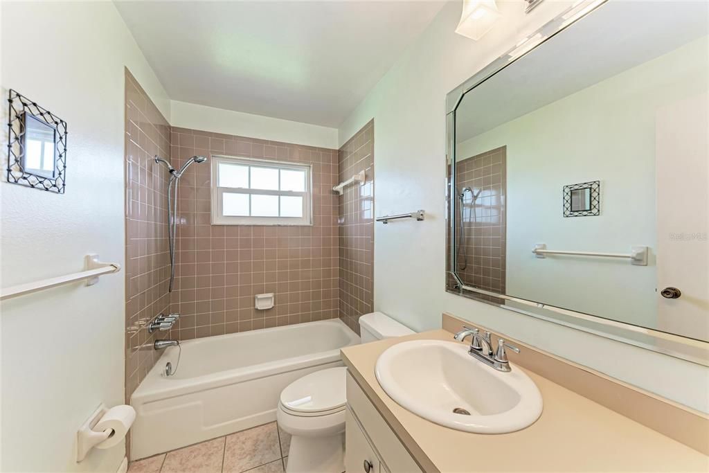 For Sale: $399,999 (2 beds, 2 baths, 1463 Square Feet)